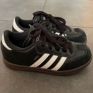 Like new! Sambas youth size 12